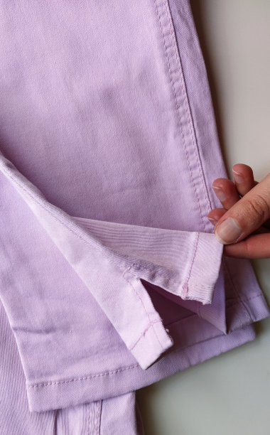 抓住裤子的底部图片下载