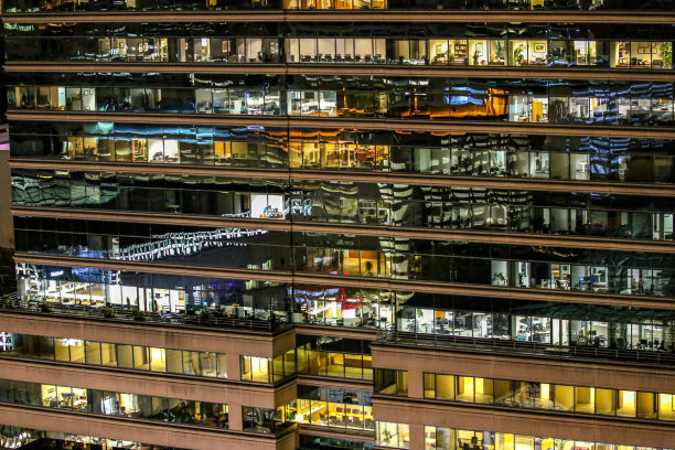 俄勒冈州波特兰市中心的夜晚图片下载