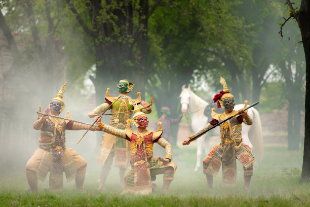 Khon，是罗摩衍那文学中的一种戴面具的泰国古典舞蹈，这是一群巨大的人物图片下载