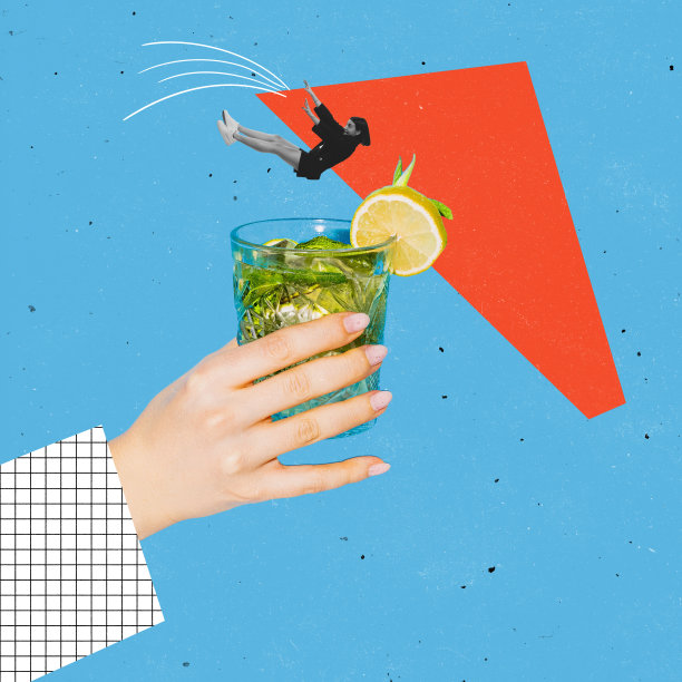 当代艺术拼贴。年轻女子掉入莫吉托鸡尾酒孤立在蓝色背景。味道的概念，酒精饮料图片下载