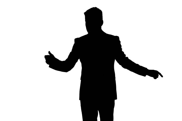 自信有魅力的年轻男子在黑色燕尾服图片下载