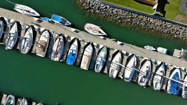 海畔港鸟瞰图图片下载