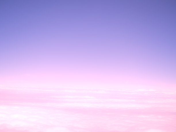 紫色的太阳和云的天空粉彩背景。图片下载