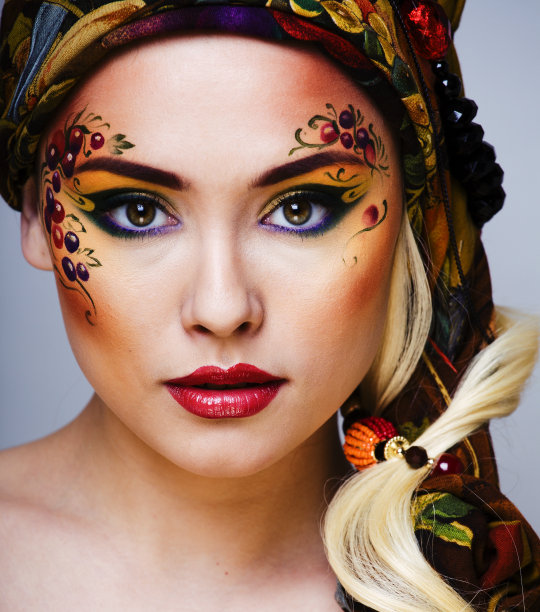 当代贵族妇女的肖像与脸艺术创意，年轻的莱提女士与颜色浆果的fa图片下载