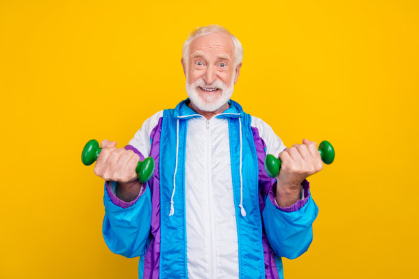 照片的中年男子健美强烈的政权努力老式服装孤立的黄色背景图片下载