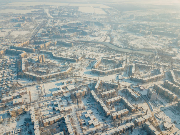 高速公路十字路口的鸟瞰图图片下载