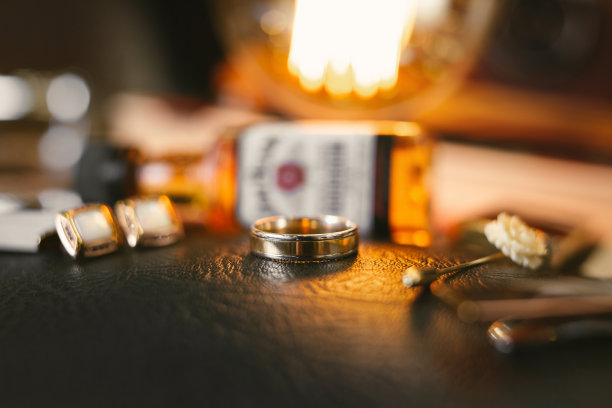 婚戒、袖扣和男士结婚饰品图片下载