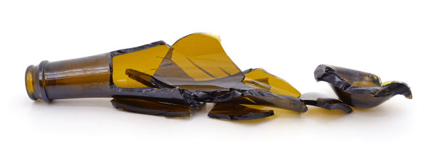 破碎的玻璃瓶子。图片下载