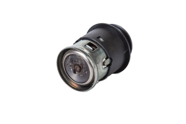 汽车点烟器上的白色背景隔离图片下载