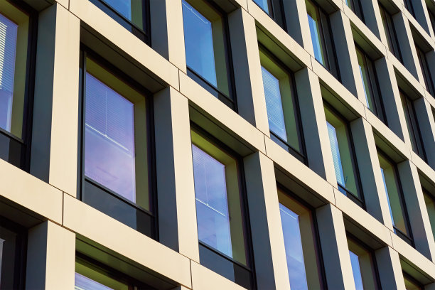 带窗户的现代建筑立面图片下载