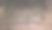 一名妇女正在温室里种植辣椒苗。甜椒幼苗。图片下载