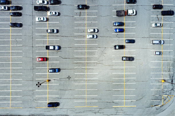 超市的停车场图片下载