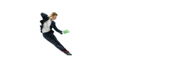 肖像灵活的人在商业风格的衣服跳舞孤立的白色工作室背景。商业、创业、开放空间、灵感概念。图片下载