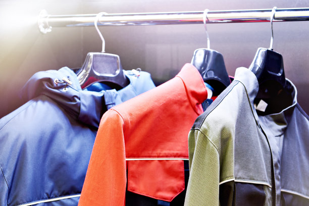 店里的夹克工作服图片下载