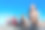 五名女子在清晨的沙滩上练习瑜伽。只有女生会话图片下载