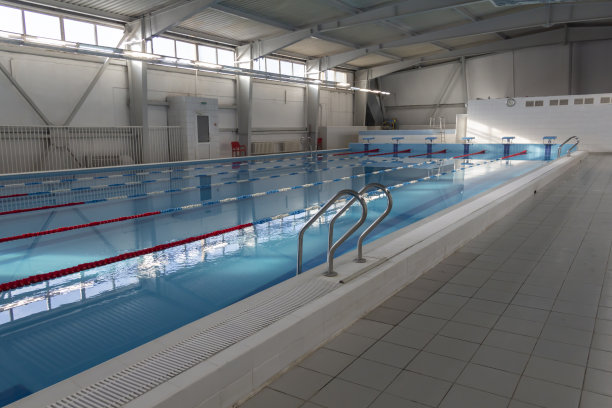 体育馆内设有游泳池，水干净，老少皆宜。图片下载
