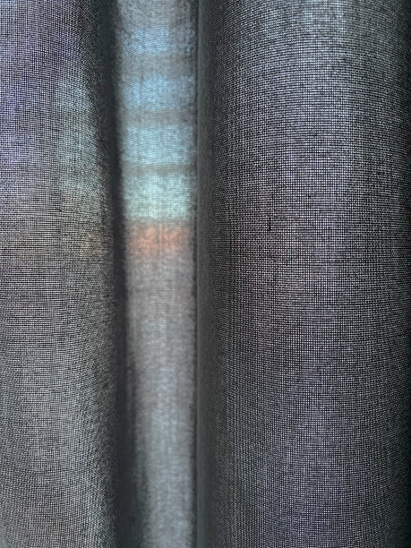 深灰色织物，有小洞作为纹理或背景。图片下载