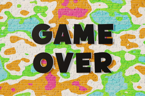 游戏结束!彩色的墙与黑色的字母。在电脑或棋盘游戏中被打败图片下载