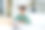 女孩在家通过手机拍视频图片下载
