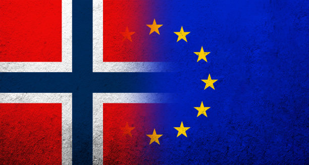 欧盟国旗配挪威王国国旗。枯燥乏味的背景图片下载