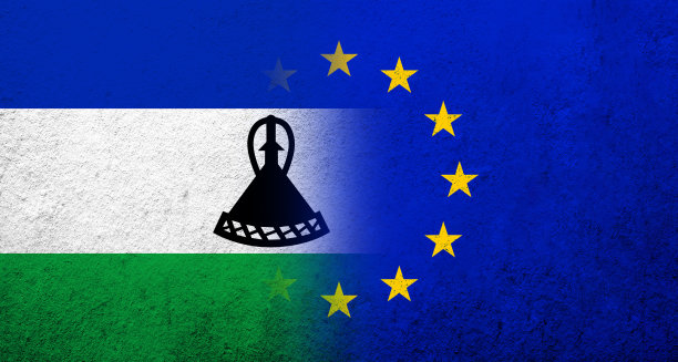 欧盟国旗配莱索托王国国旗。枯燥乏味的背景图片下载