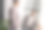 一个漂亮的年轻时髦的男人对着镜子图片下载