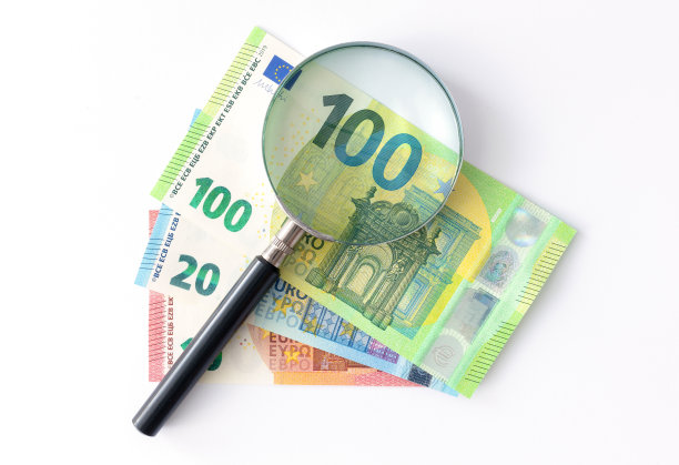 放大镜下的欧元钞票图片下载
