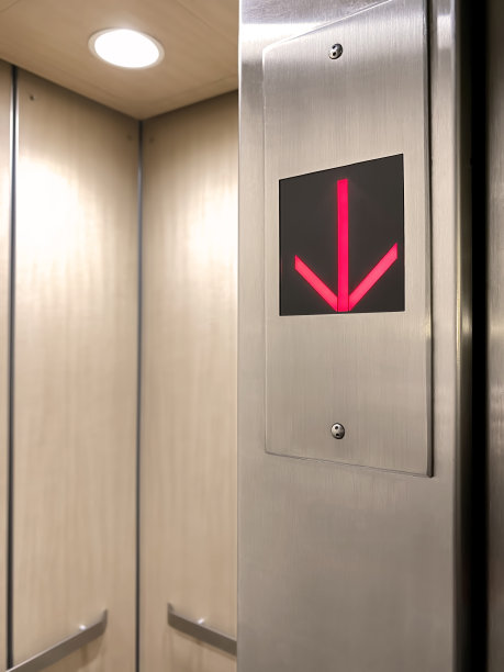 乘电梯下去图片下载