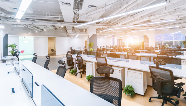 3d渲染商务会议和办公大楼上的办公图片图片下载