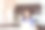 年轻的亚洲女性使用笔记本电脑图片下载