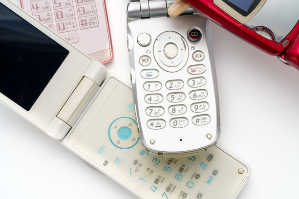 翻盖手机手机在白色背景图片下载