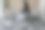 早晨，舒适，舒适的家庭概念——一个年轻的女人在家里的床上喝着咖啡或可可图片下载