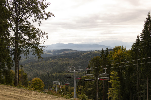 电动电梯上坡的照片图片下载