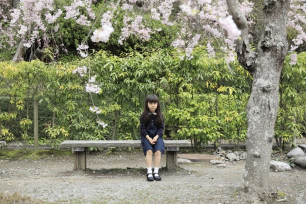 日本女孩和樱花(7岁)图片下载