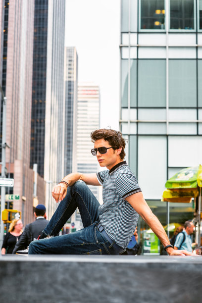 在纽约旅行的欧洲学生图片下载