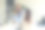 两名亚洲女性自由职业阅读财务图表规划分析市场数据。亚洲人团队工作办公室公司。两名女商人在公司办公桌旁用笔记本电脑开会。图片下载