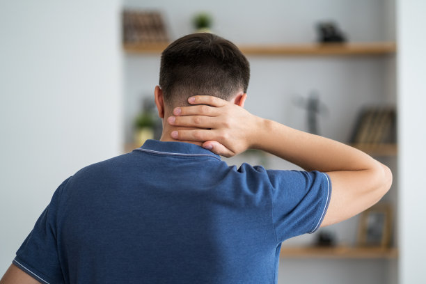 脖子疼，男人在家疼图片下载