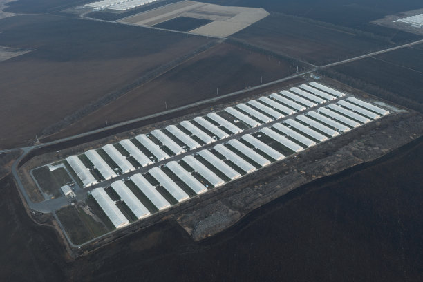 畜牧场俯视图，大型现代畜牧场图片下载