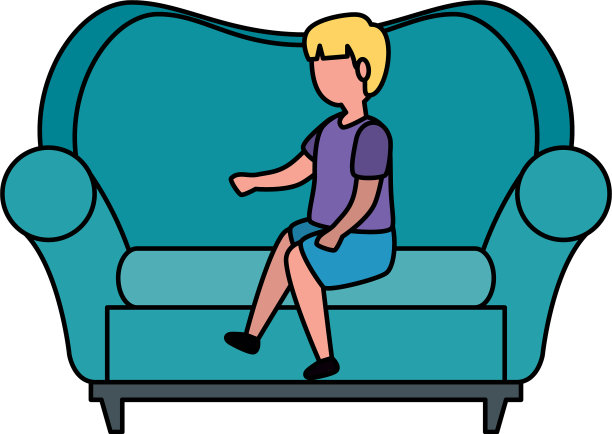 可爱的小男孩坐在沙发上图片下载