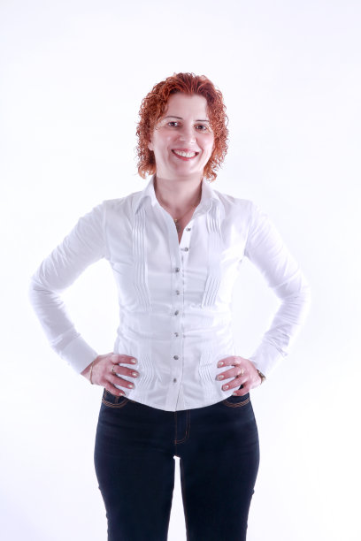 卷曲的红头发白色的商人肖像在白色的背景图片下载