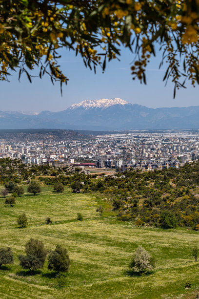 雪山城市景观与自然图片下载