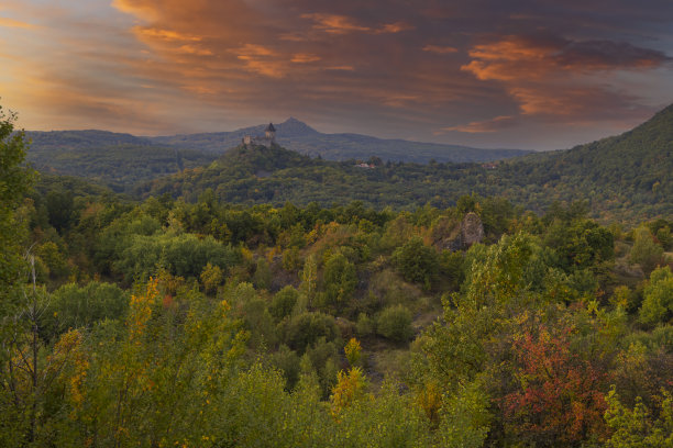 斯洛伐克与匈牙利边境的索摩斯卡城堡图片下载