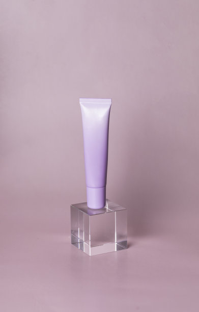 广告模板为简单的护肤品，管模型上的广场平台图片下载