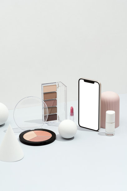 空白屏幕的智能手机模型，模板和化妆品与几何对象平坦图片下载