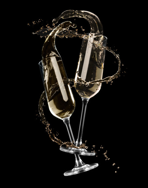 酒杯与气泡酒和飞溅的黑色背景图片下载