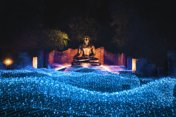 夜坐青铜佛像，灯饰图片下载