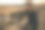 快乐的男自行车手骑自行车在丘陵乡村图片下载