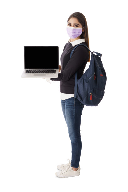 女学生戴着面具拿着笔记本电脑，显示屏幕图片下载