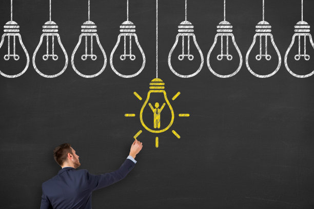 人力资源概念在黑板背景图片下载