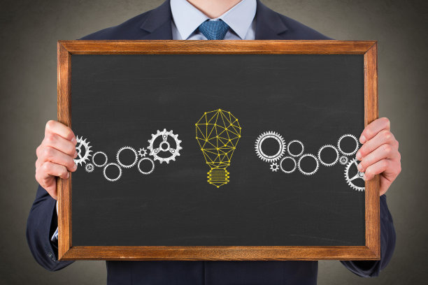 黑板上的创新想法解决概念图片下载